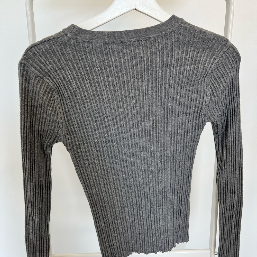 grey fitted top - Picture 2 of 2